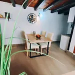 Stone House شقة *