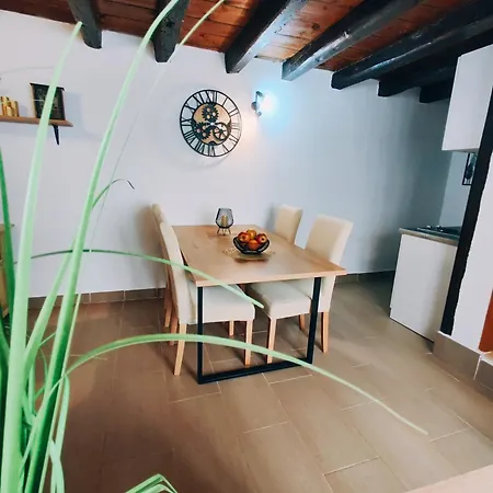 Stone House Apartment *